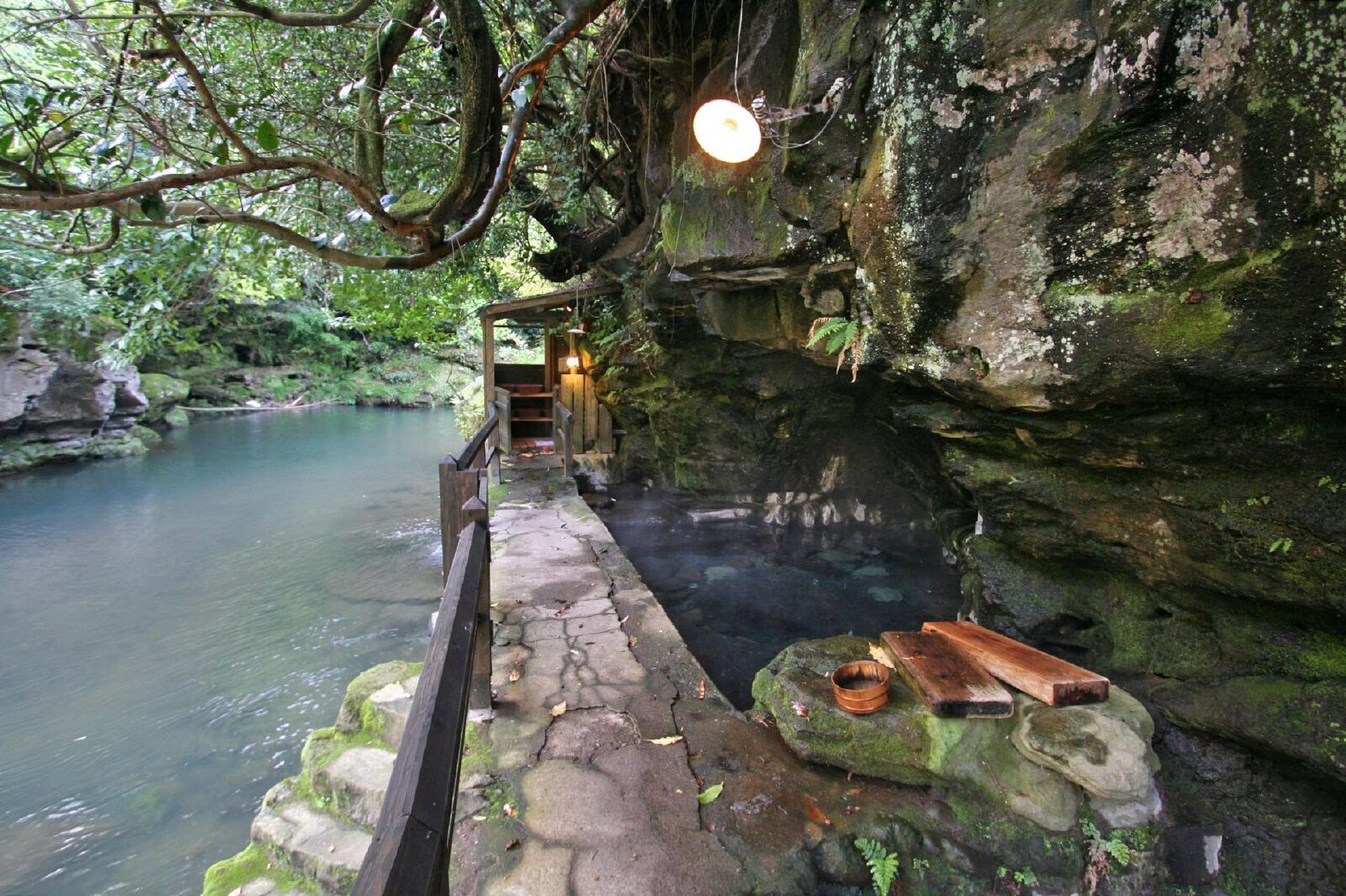 壁湯天然洞窟温泉