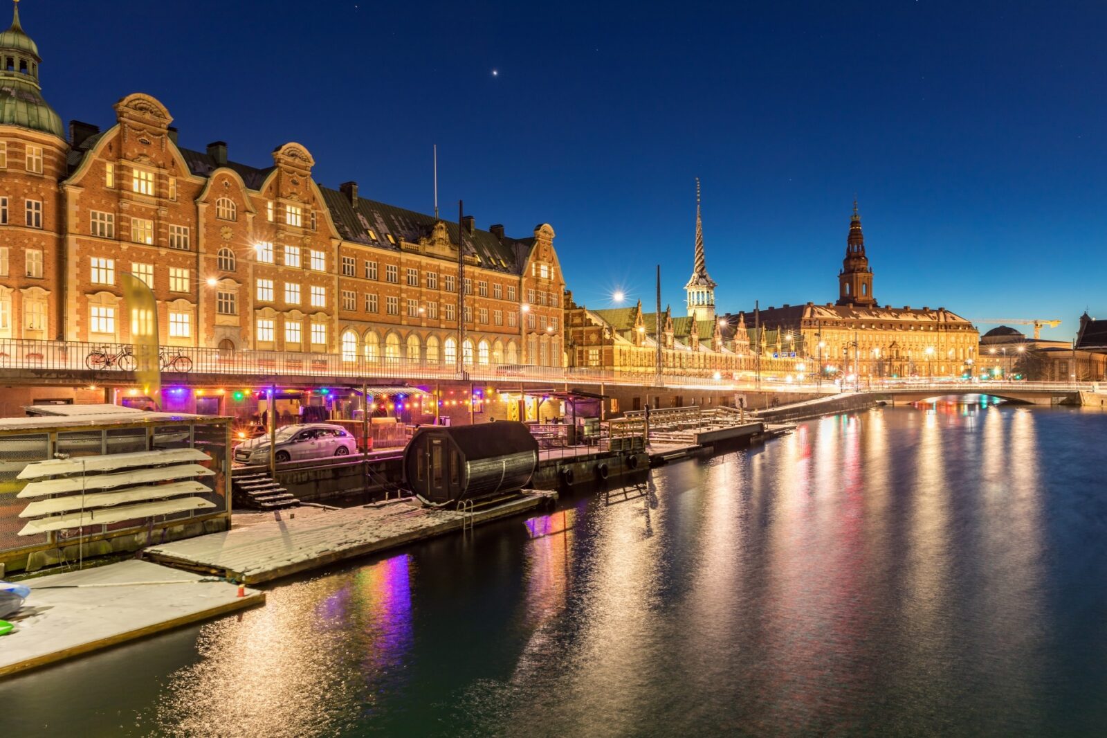 冬の夜のニューハウン　コペンハーゲンの風景