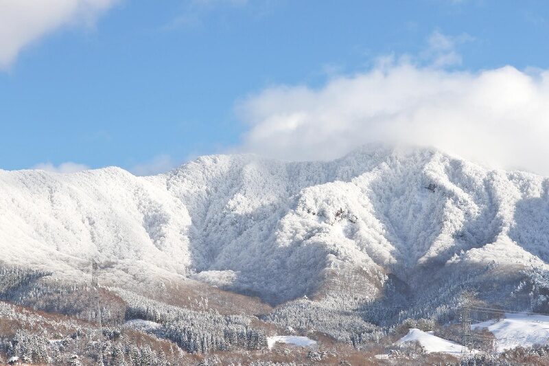 冬の蔵王連峰「瀧山」標高1,362メートル　山形県山形市　山形の冬の風景
