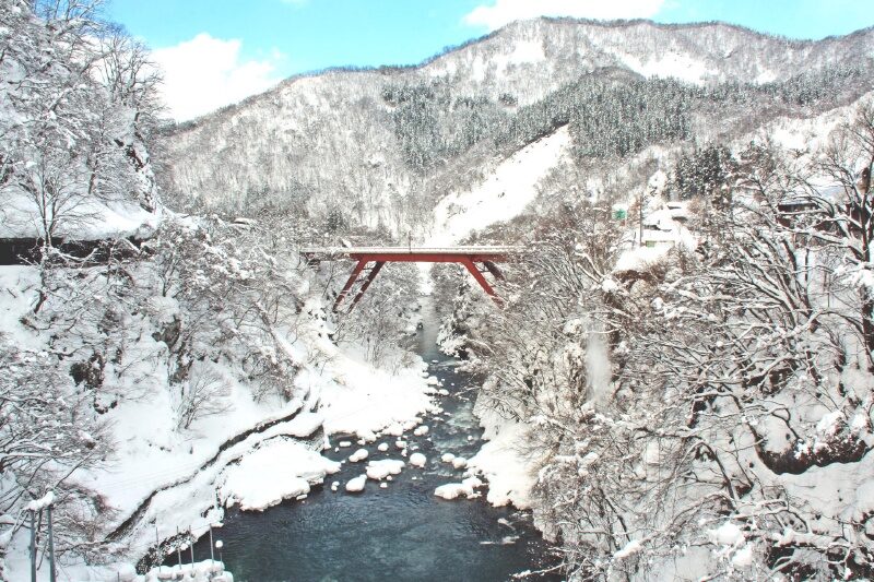 雪の梵字川渓谷　山形の冬の風景